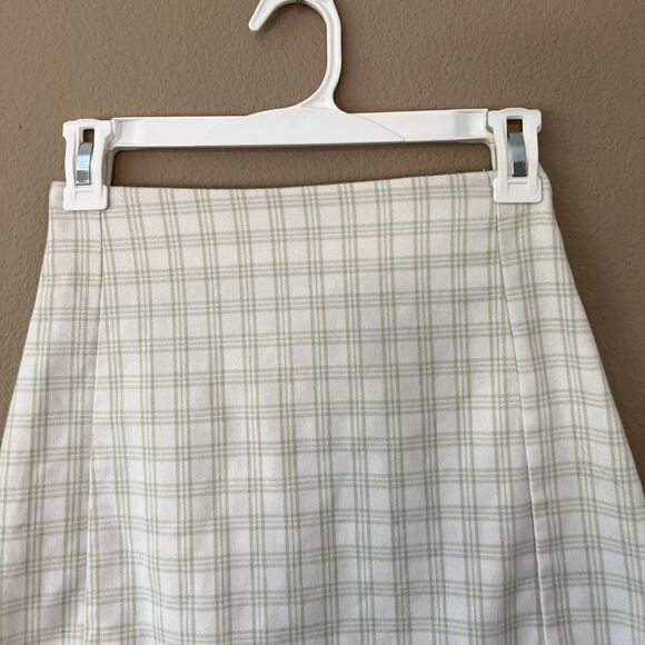 Brandy Melville Checkered Mini Skirt - Picture 4 of 7
